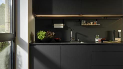 MSA-lampe-sous-meuble-haut-tactile-cuisine-noire-Cuisines_Debard - Cuisine  Debard