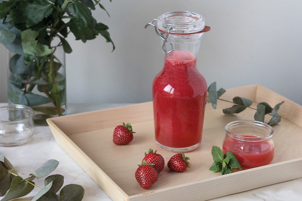 Recette de smoothie de fraises et de groseilles au calendrier 2019 des cuisines Santos