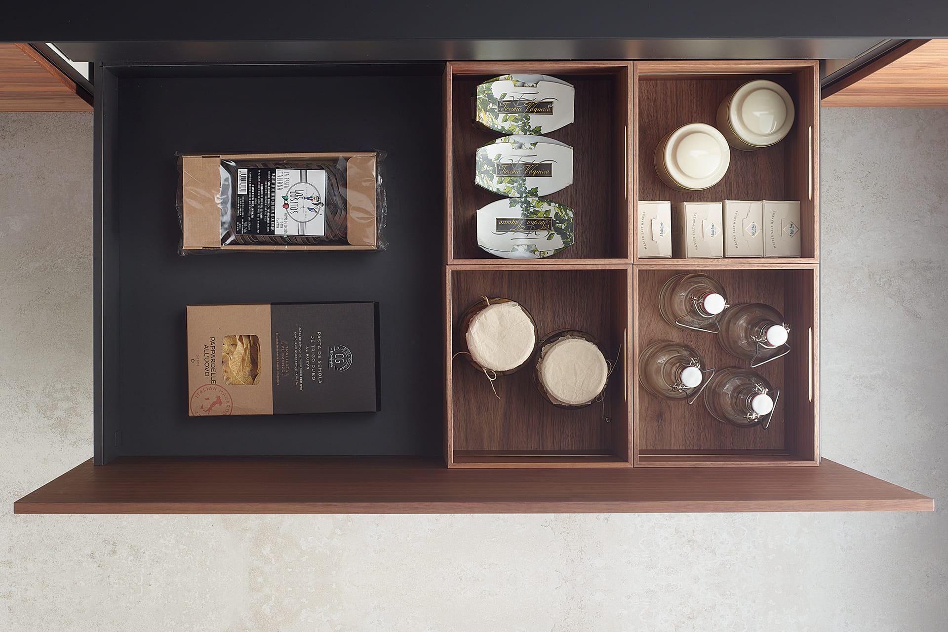 Santos kitchen furniture: large-capacity drawers and double drawers