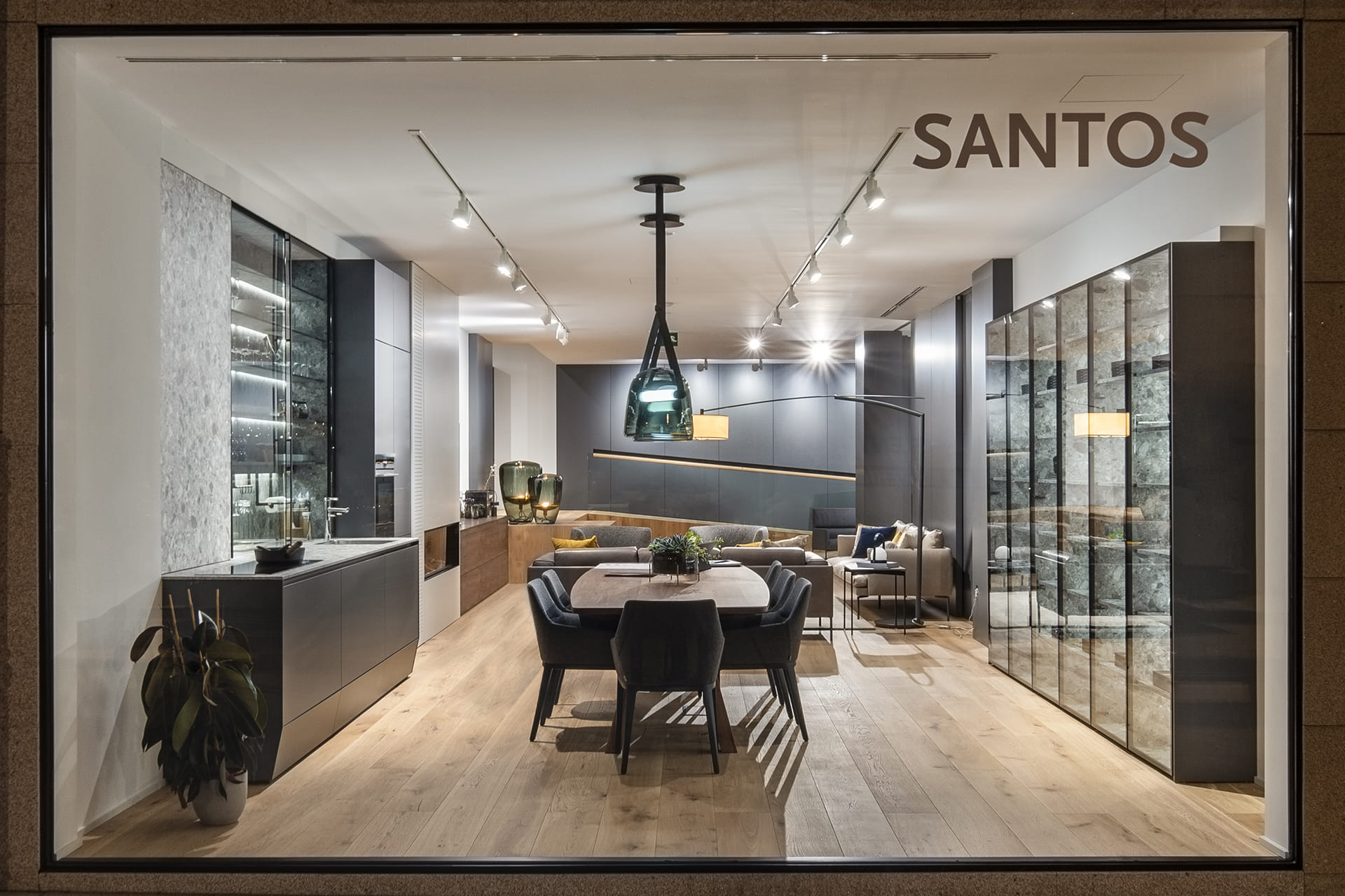 Santiago Interiores linear kitchen with glass door unit