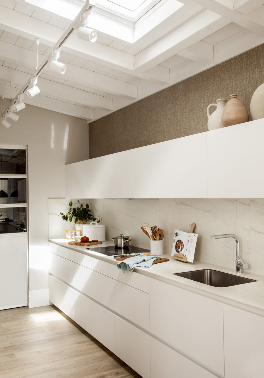 White Santos kitchen with washing-up and cooking area