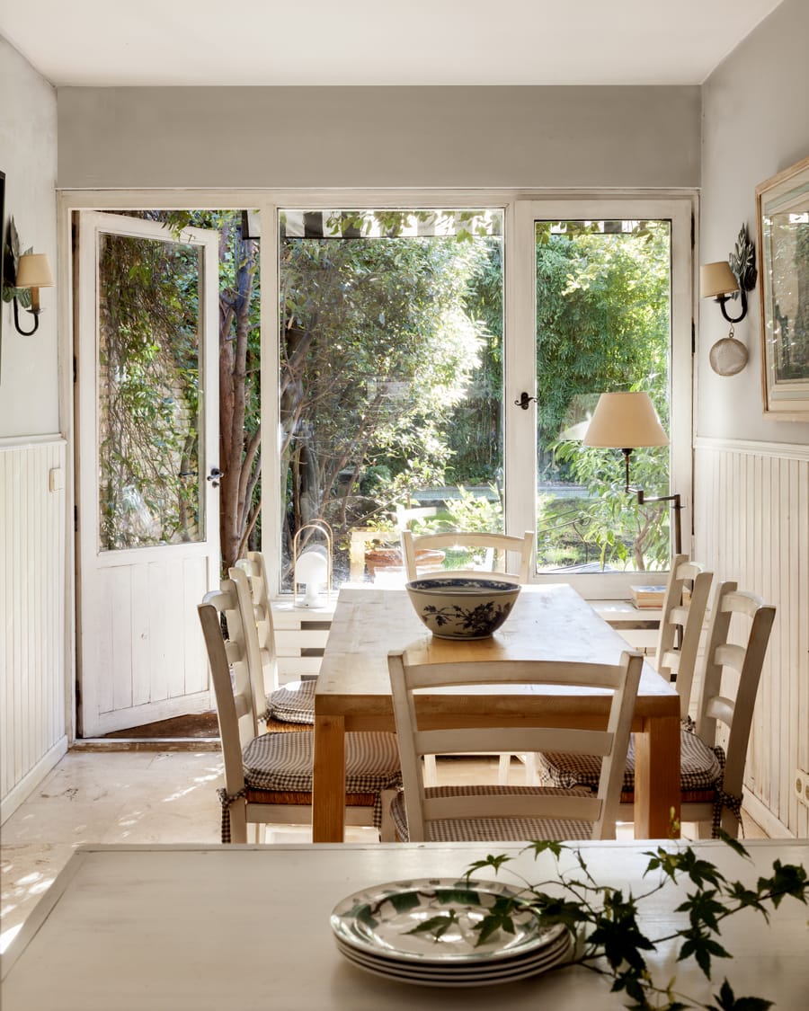 Dining room with outside access in photographer Felipe Scheffel Bell’s home