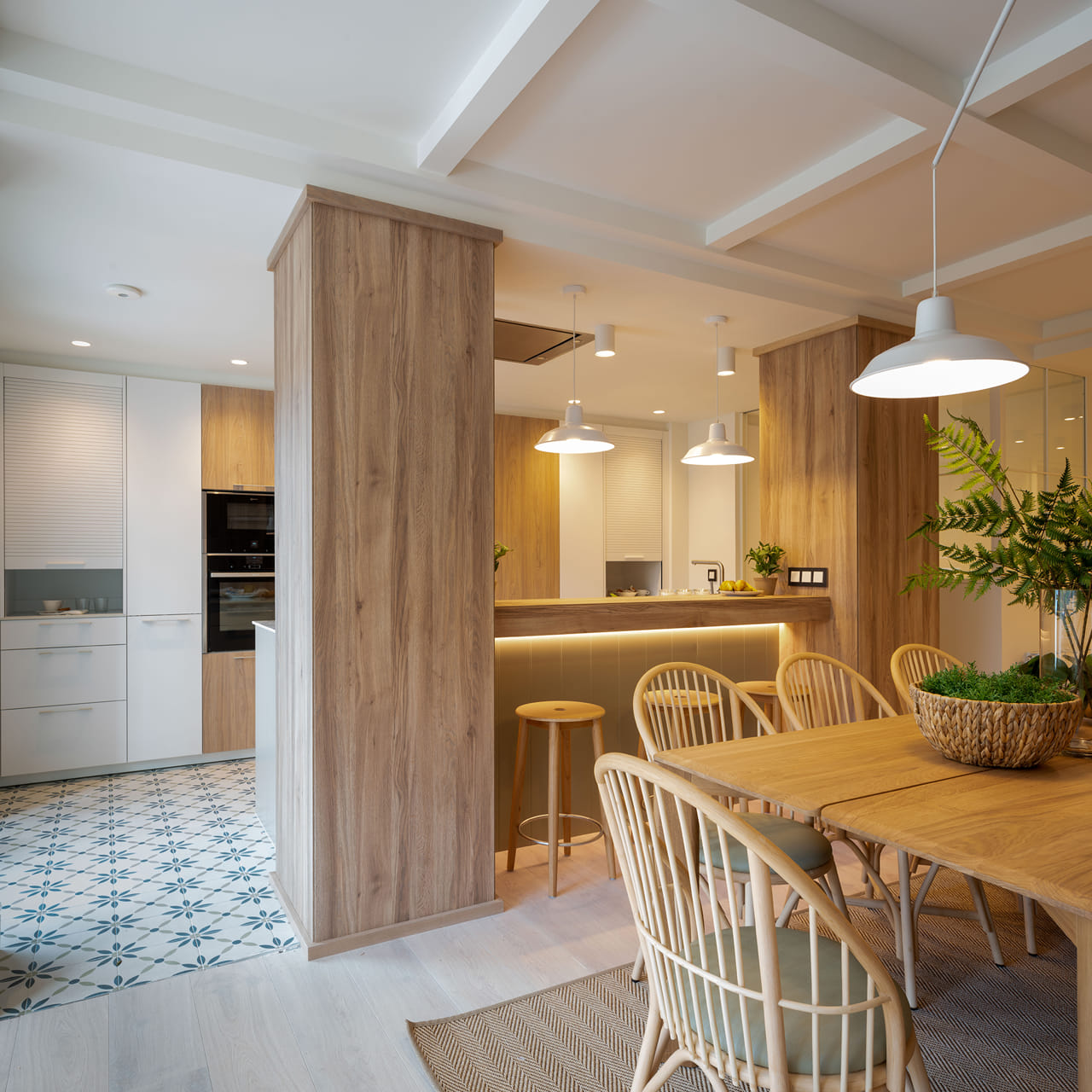 Santos open-plan kitchen in white and wood