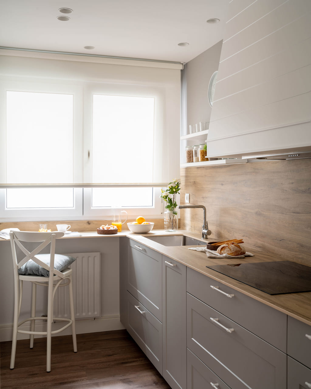 White and grey kitchen designed by Begoña Susaeta