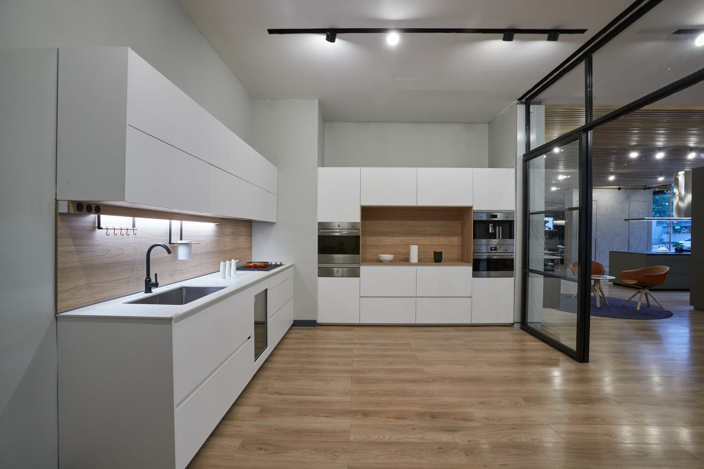 Santos L-Shaped Kitchen with Glass Doors