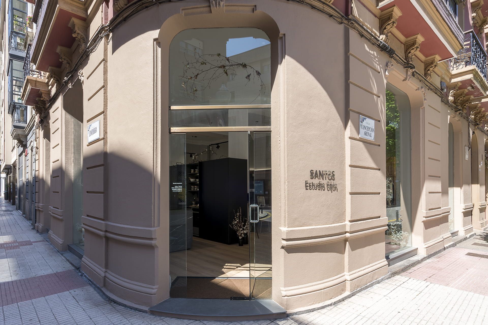Entrance to the new Santos Estudio showroom in Gijón