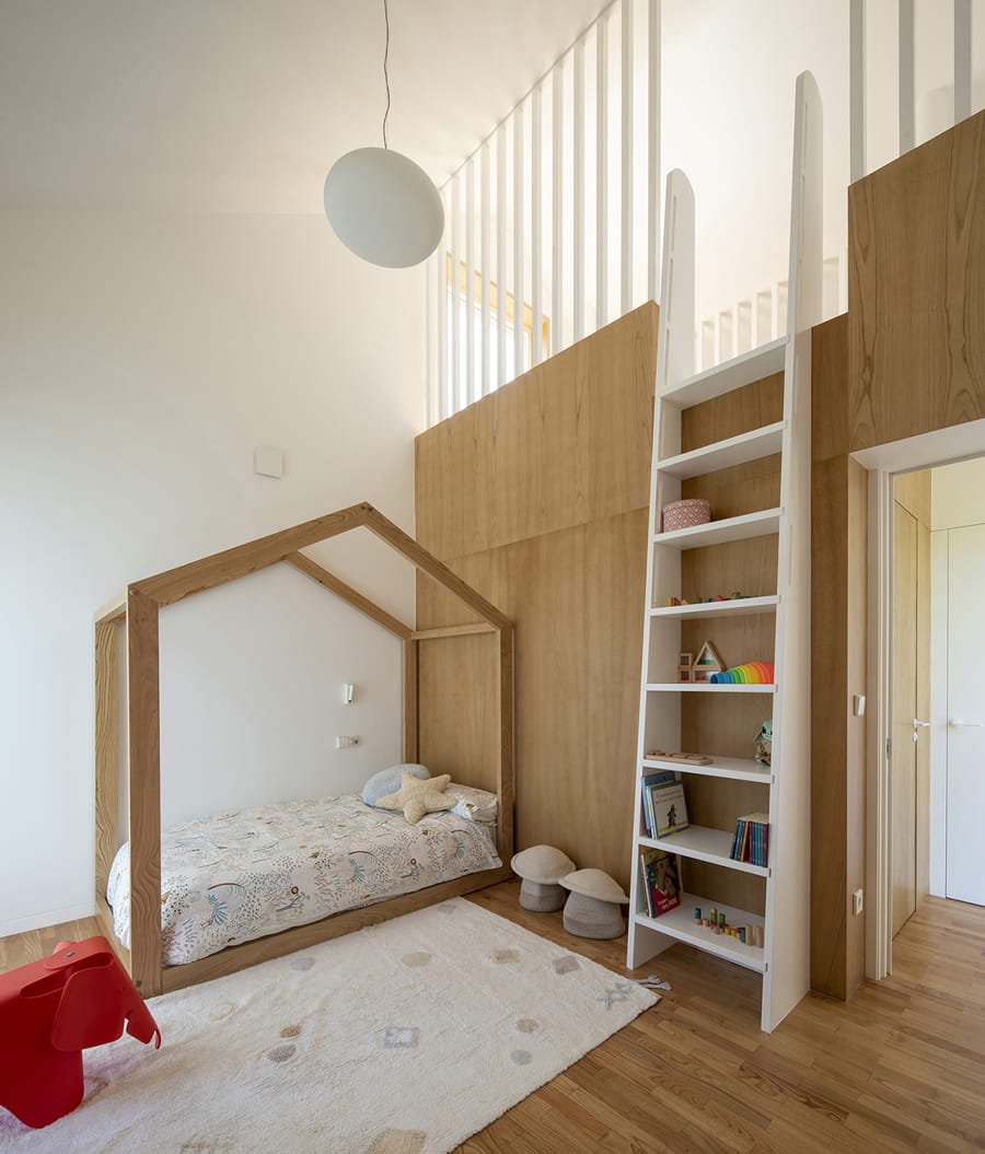 Dormitorio infantil en vivienda tradicional rehabilitada
