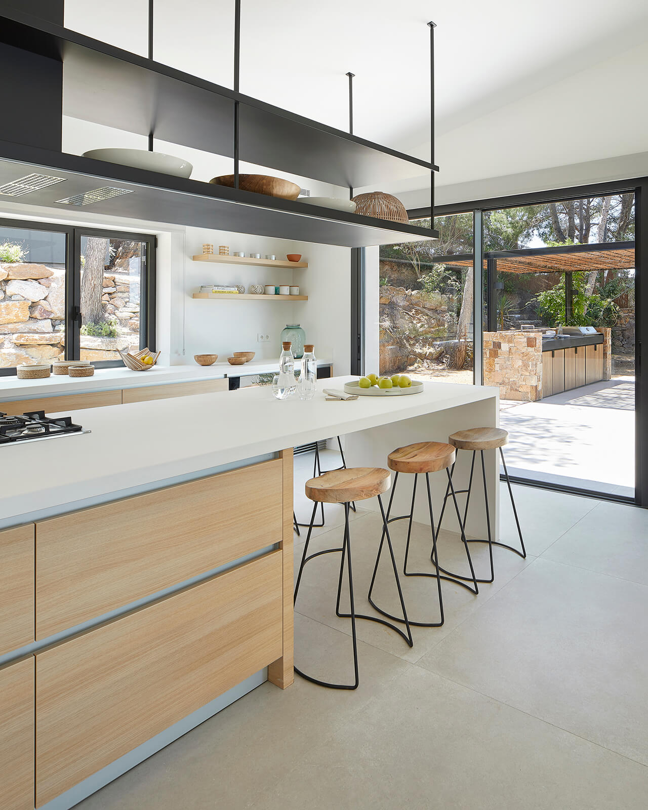 Bright Santos kitchen in grey and wood