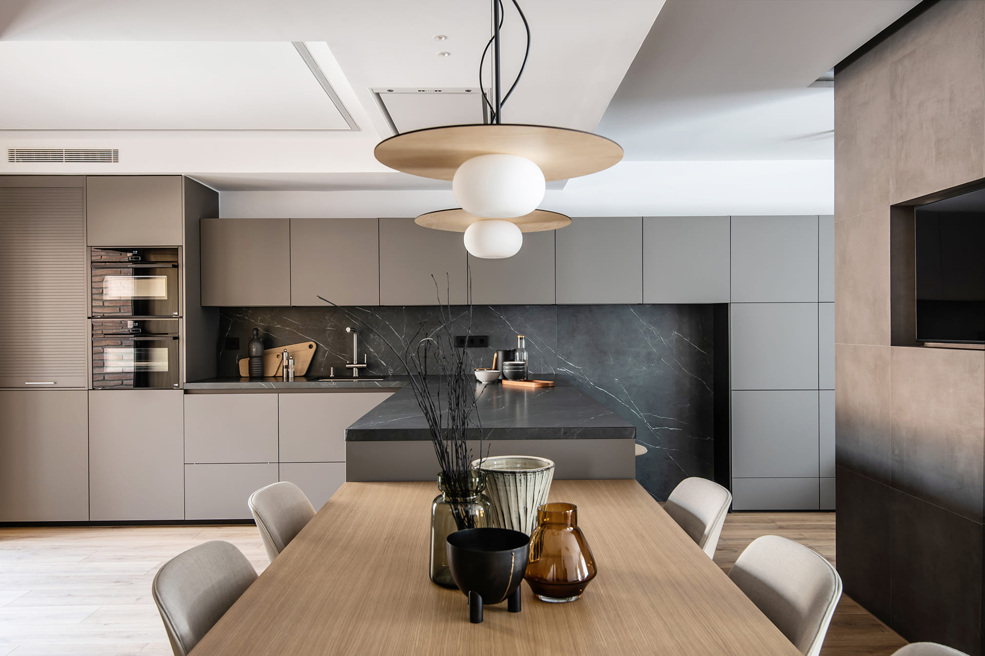 Grey Santos kitchen with peninsula and dining table