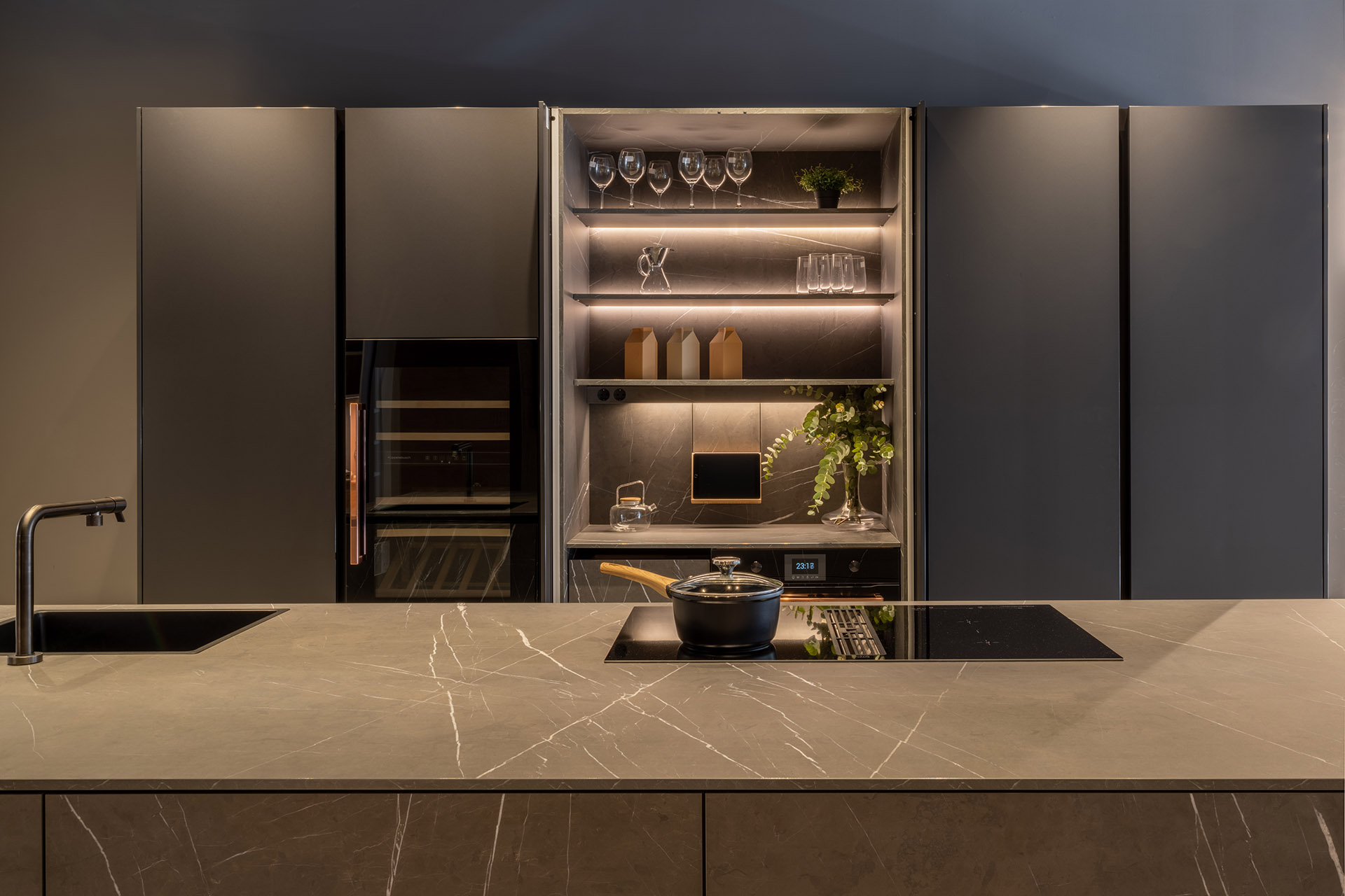 Santos kitchen cupboards. New exclusive showroom in Valencia