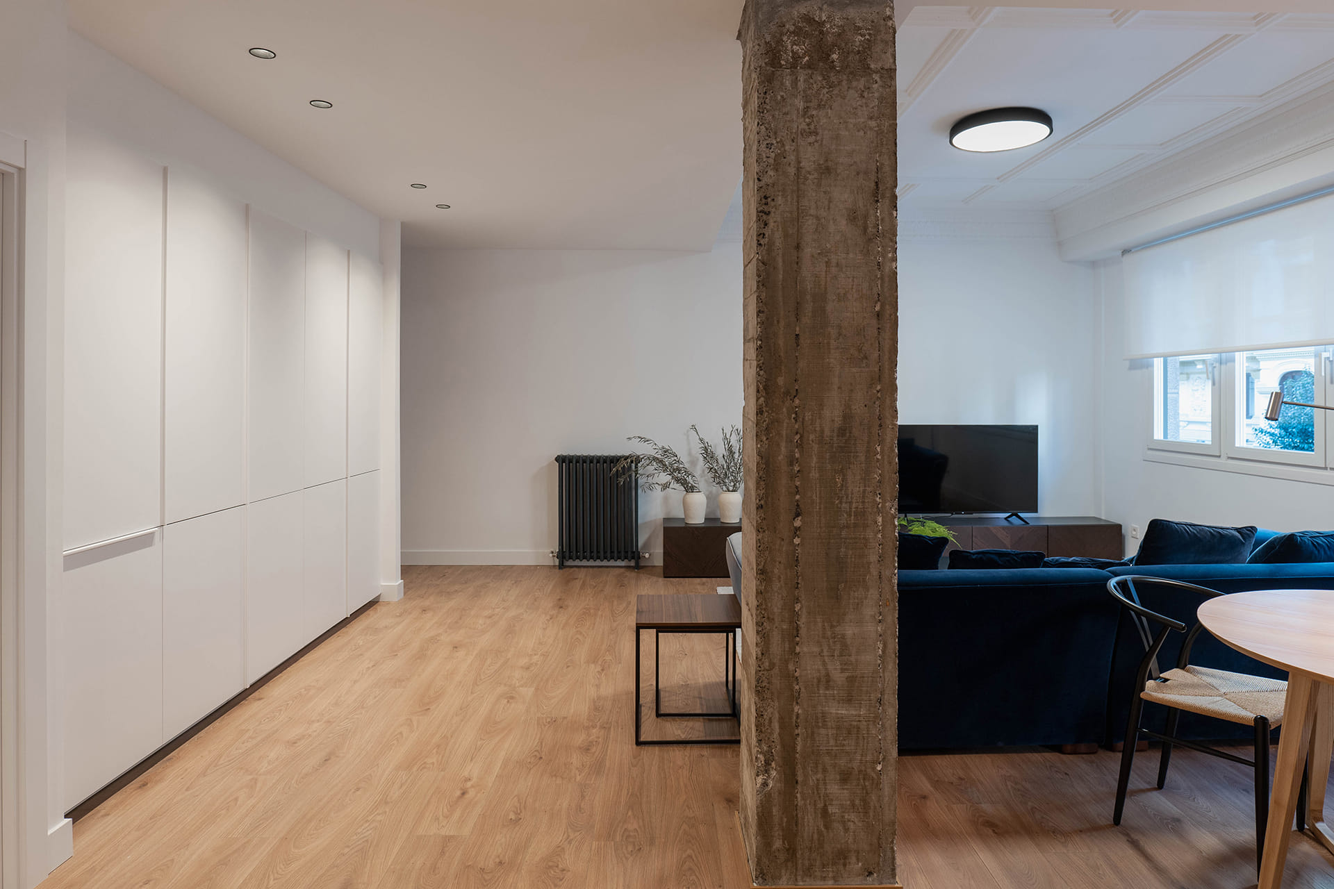 Bright and spacious living room. Architect Borja Vildosola renovation