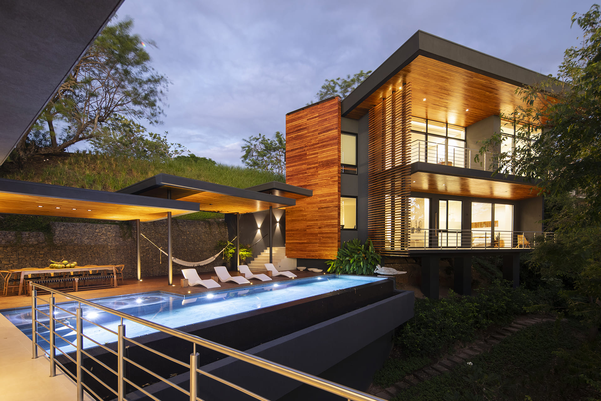Maison de luxe avec terrasse et piscine extérieure