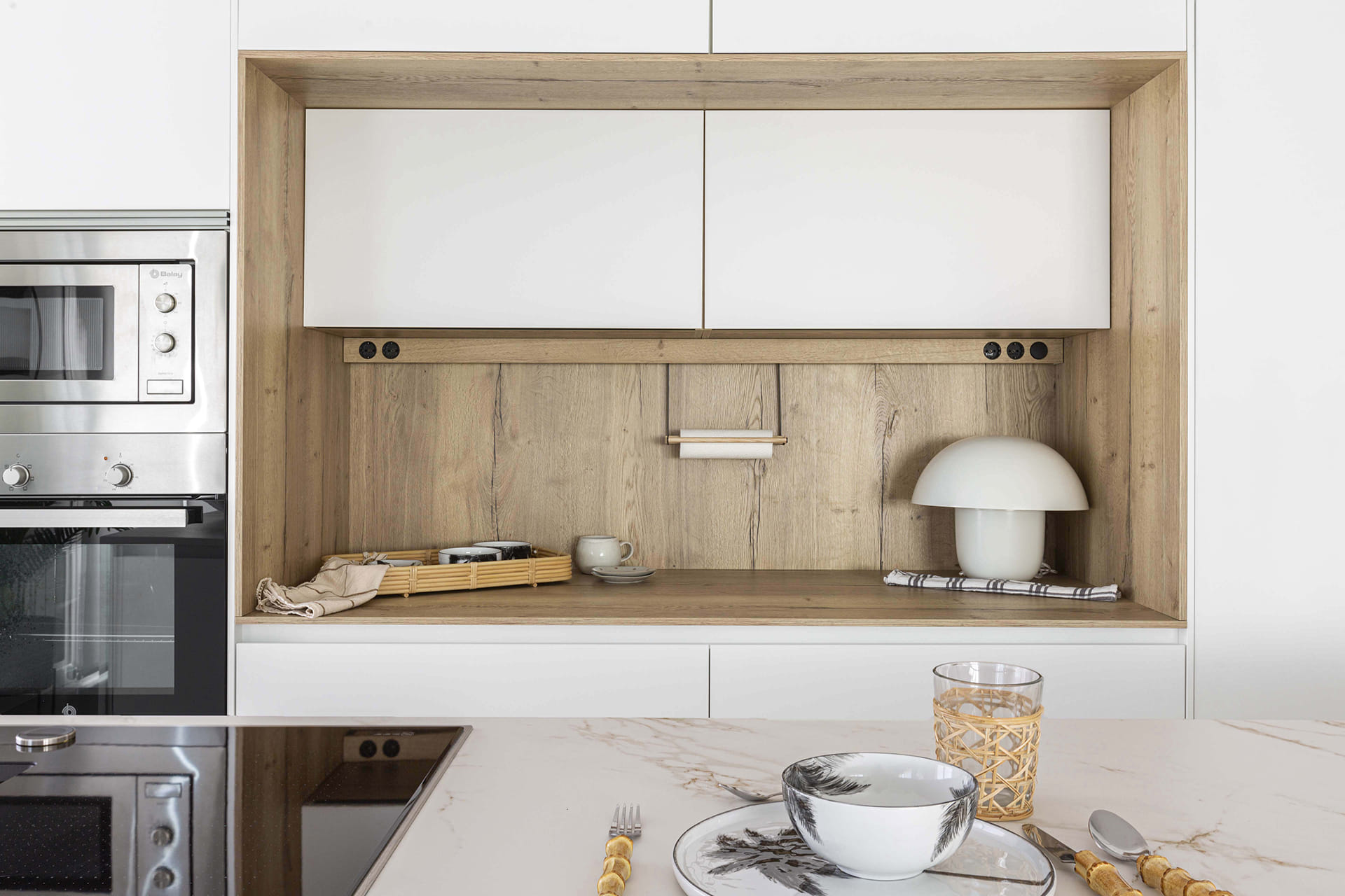 Santos kitchen with cabinet with breakfast bar