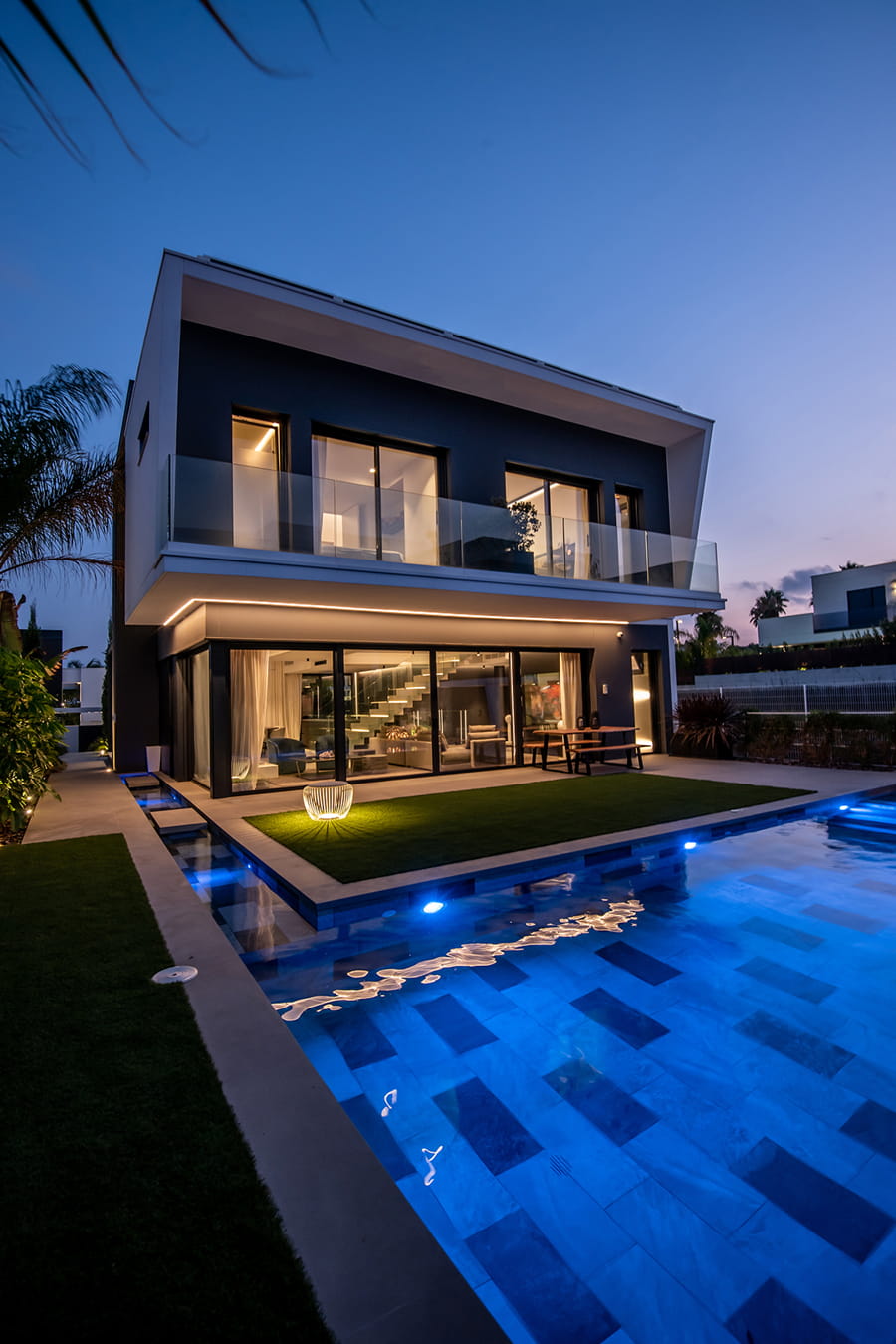 Home with three floors, glazing and pool