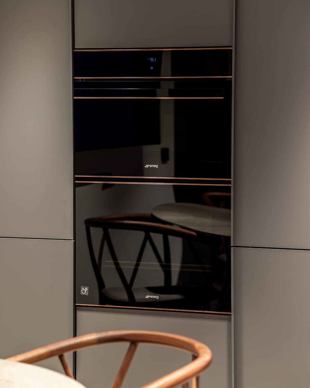 Appliances integrated into tall units at the Santos kitchen showroom in Girona.