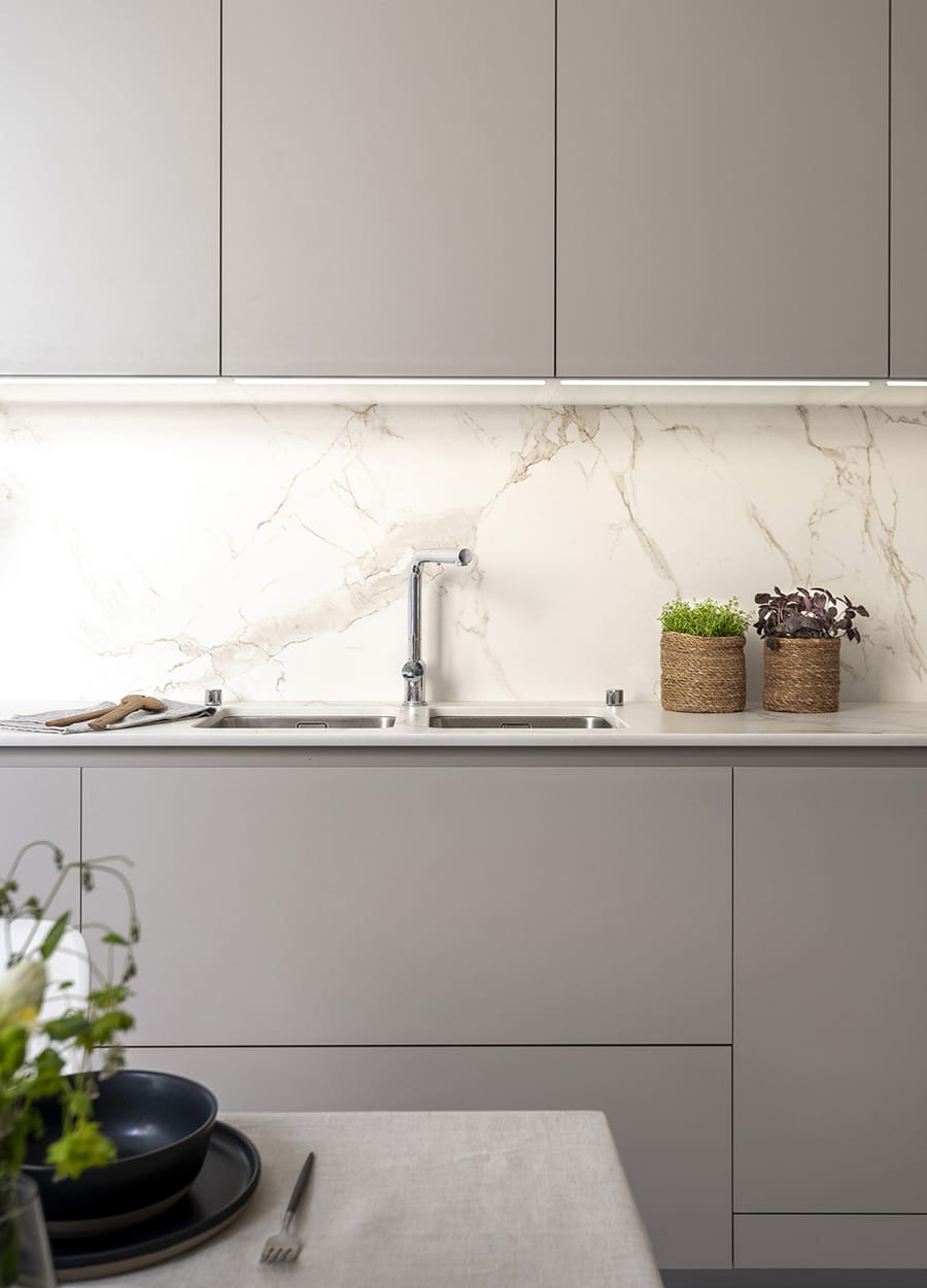 Zone met spoelbak en werkblad in een Santos keuken in Cashmere.