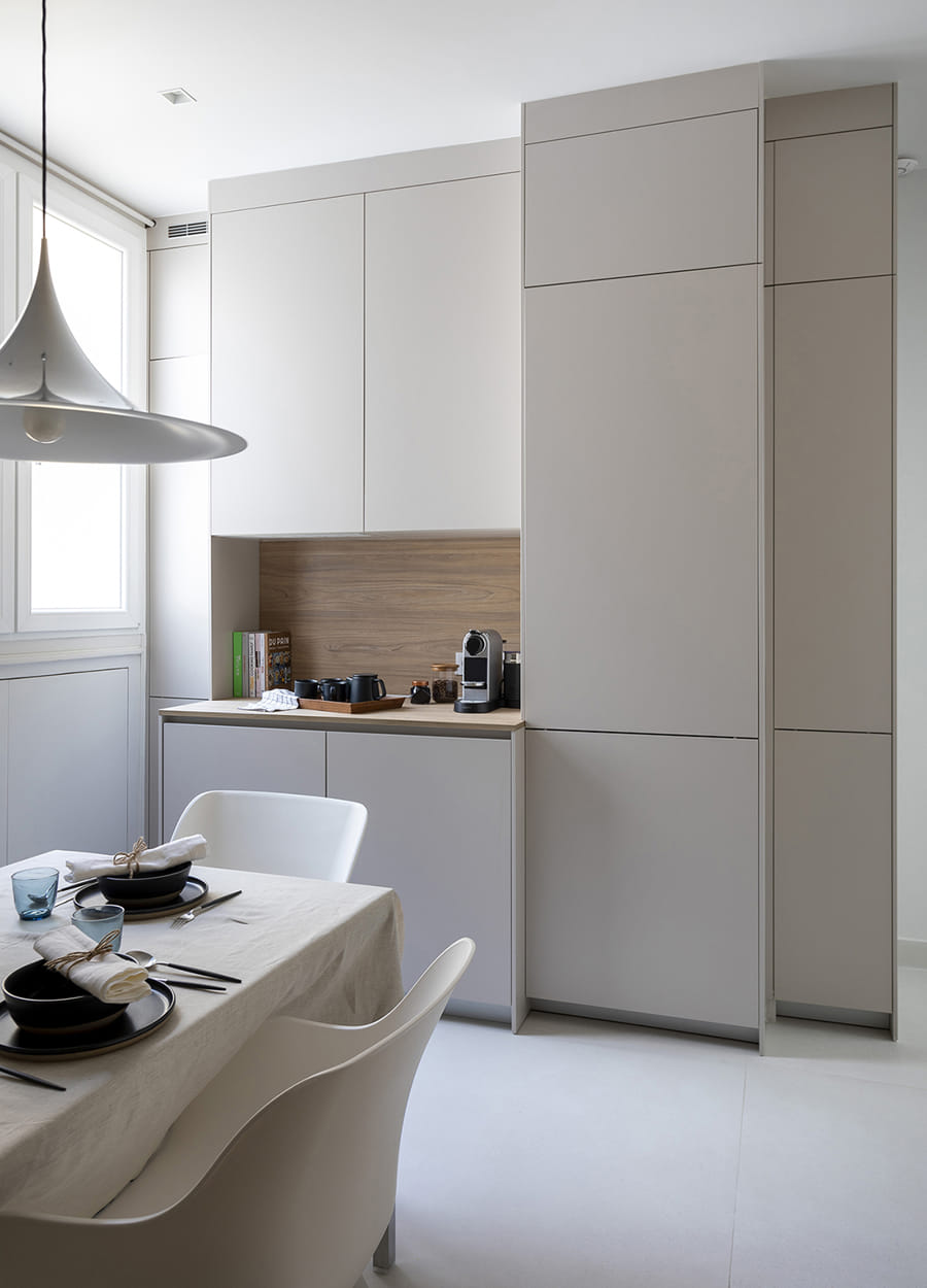 Eat-in area within a Cashmere Santos kitchen.