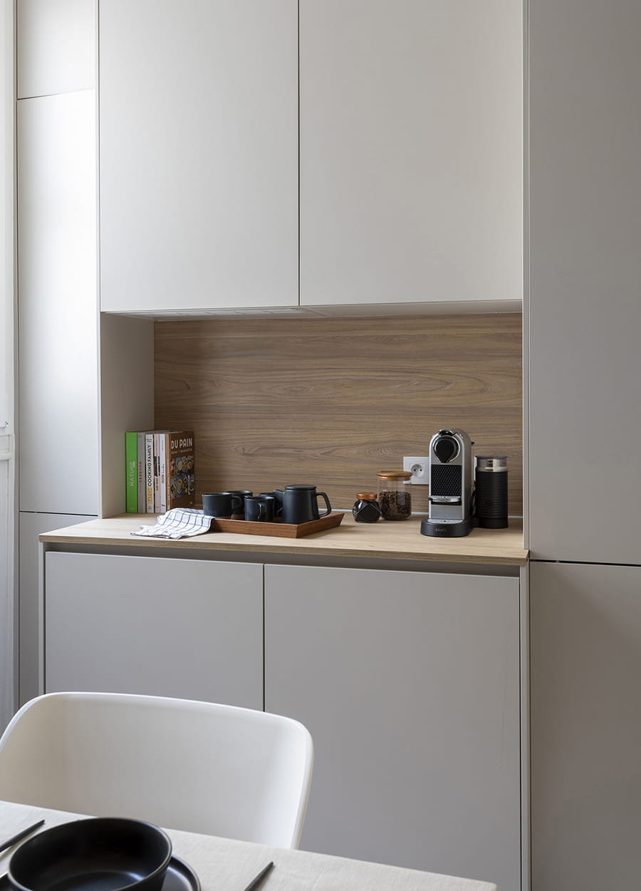 Office-zone met afwerking in hout in een Cashmere keuken van Santos.