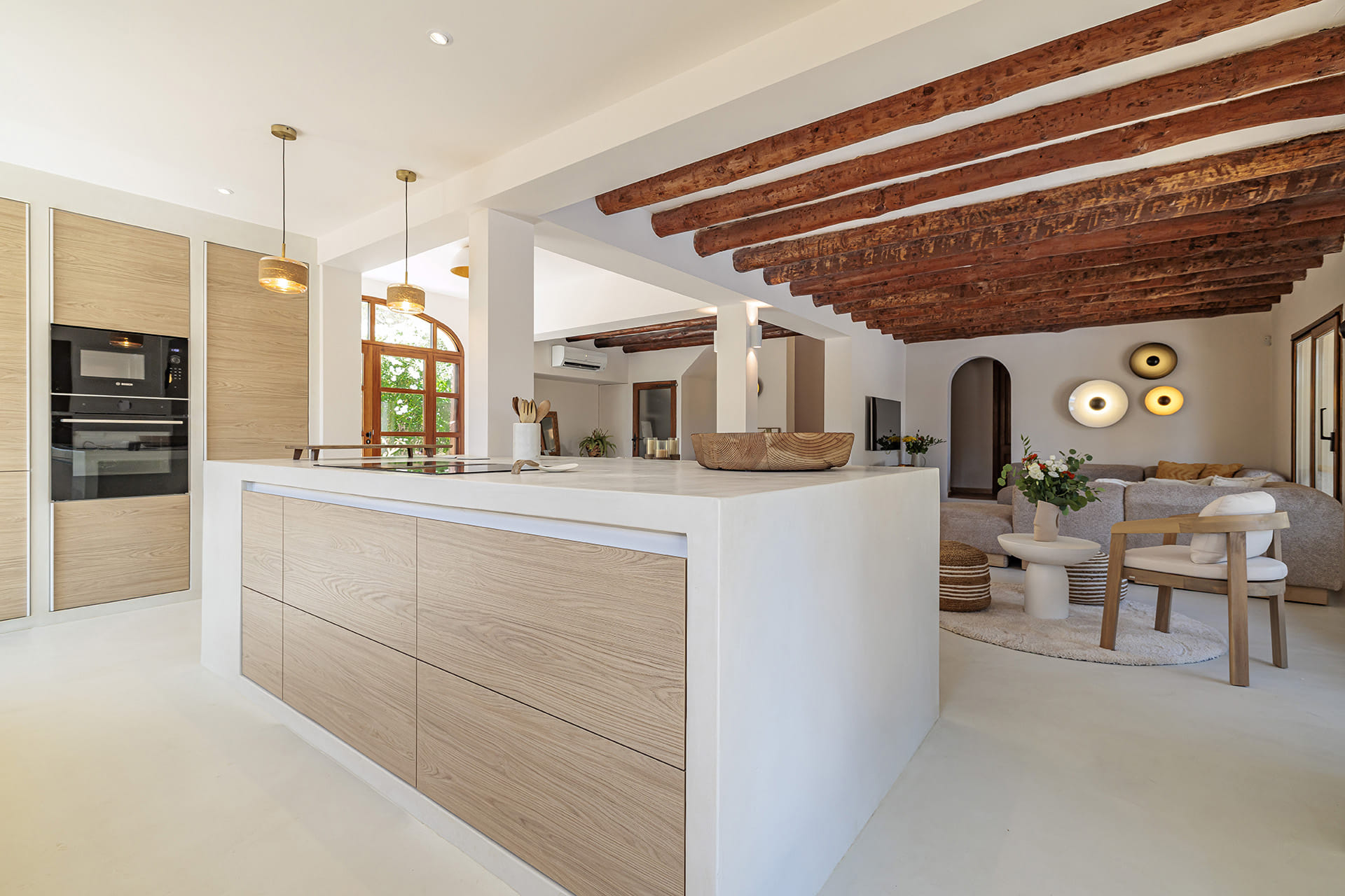 Kitchen island in a Santos project featuring a kitchen open to the lounge and the outside.