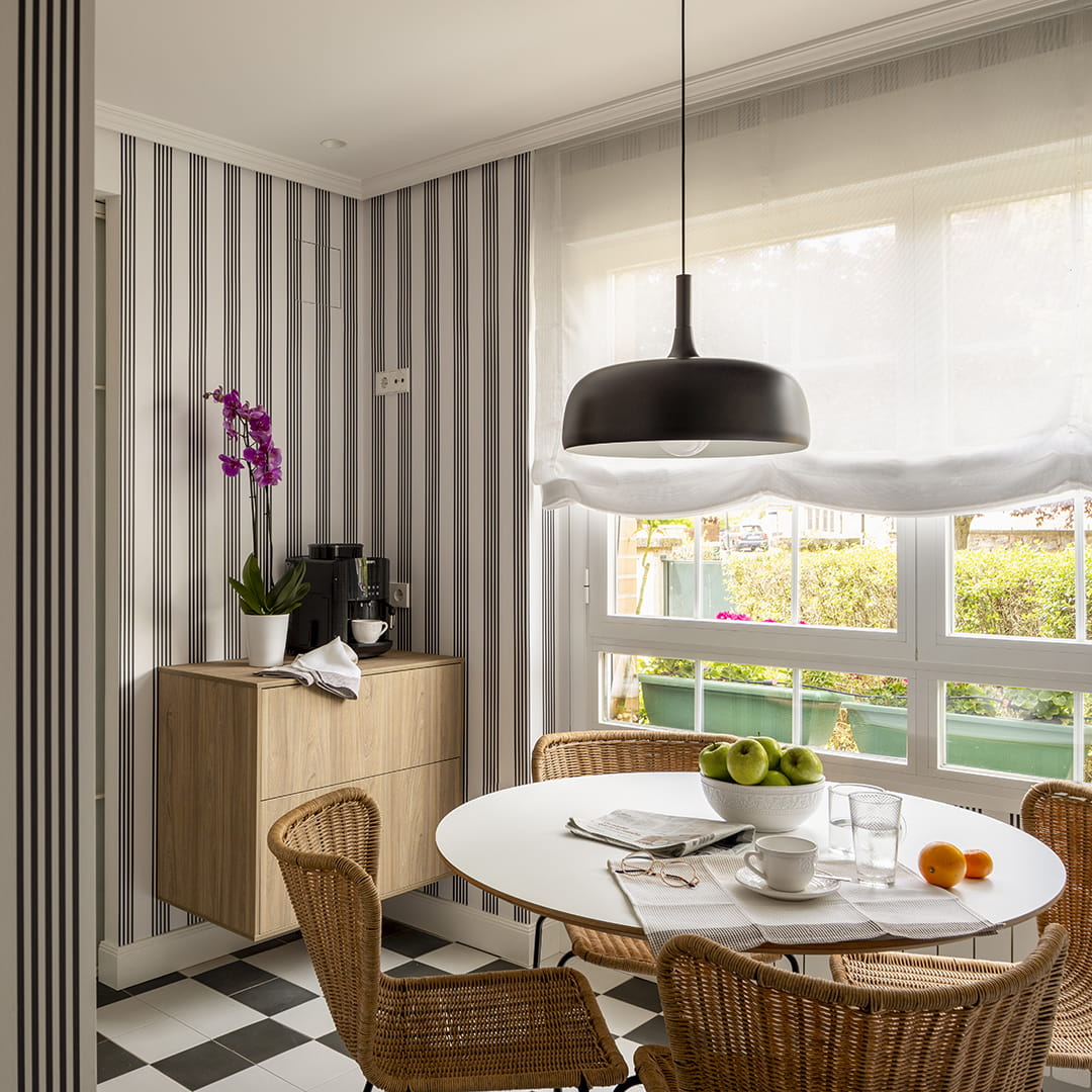 Zona de office con mobiliario de Cocinas Santos en un proyecto de Módulo Arquitectura Interior.