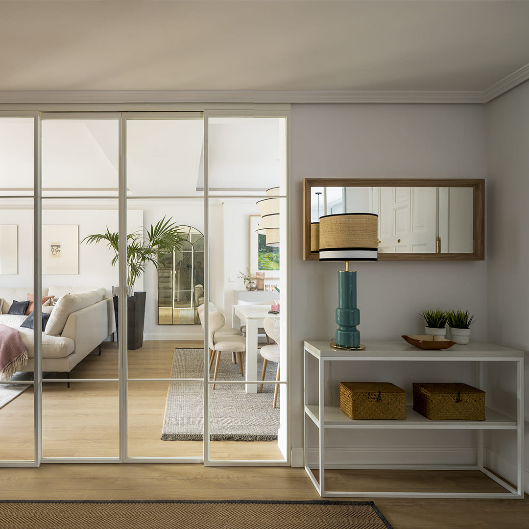 Zona de estar en una vivienda con una cocina con office de Santos.