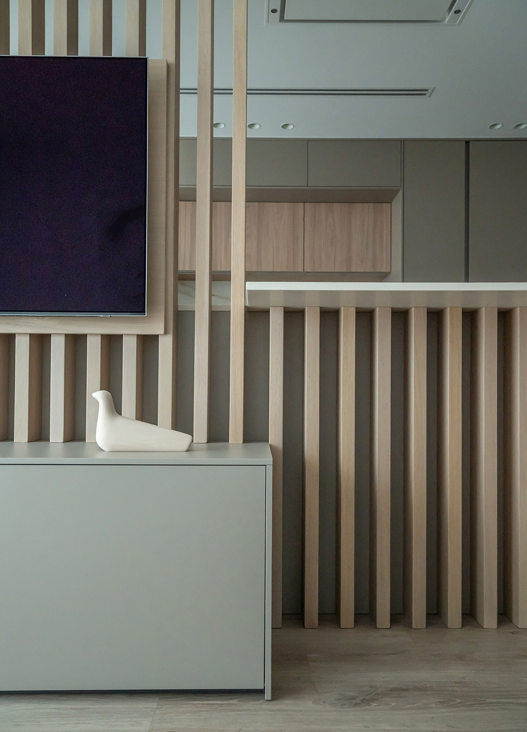 Detalle de un aparador en una vivienda con cocina gris de Santos.